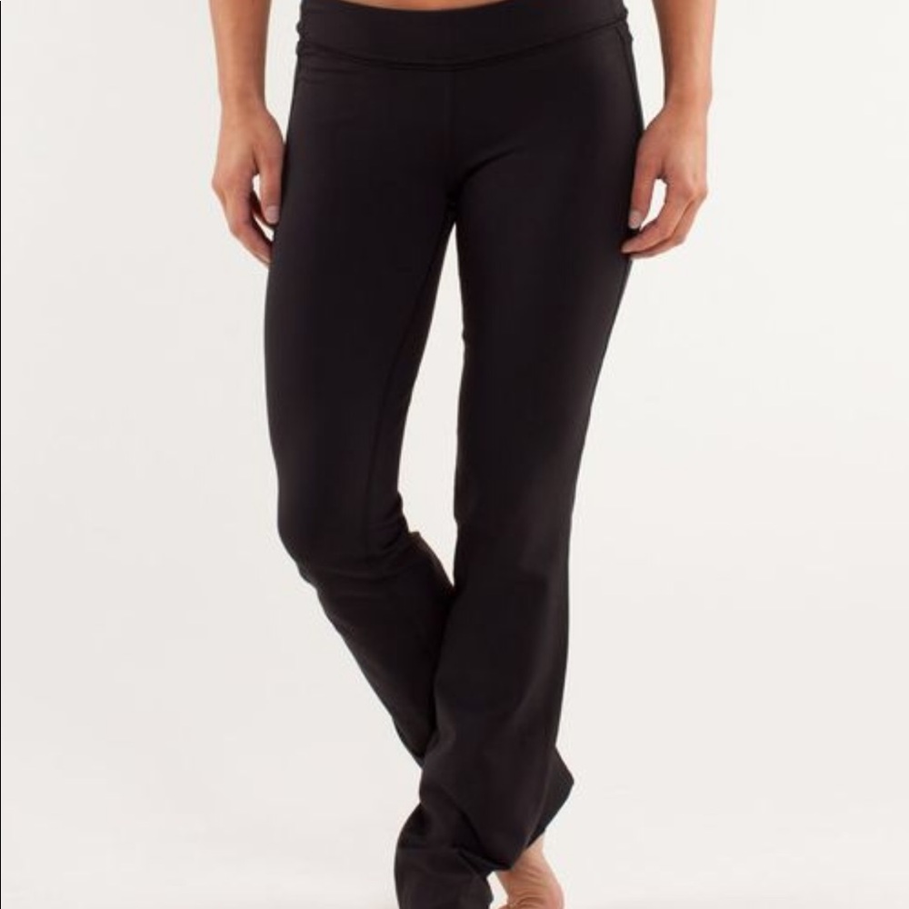Lululemon black pants back pockets size 2